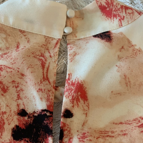 Chico’s, size 1 (8-10). Lovely top, ivory background, twist accent at neck. - Picture 7 of 9